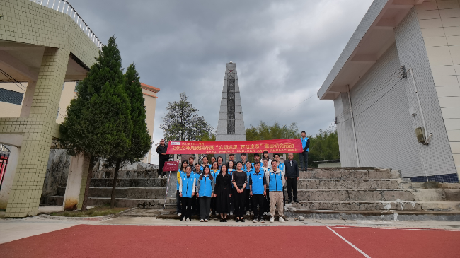 周陂镇:文明追思 节地生态.jpg