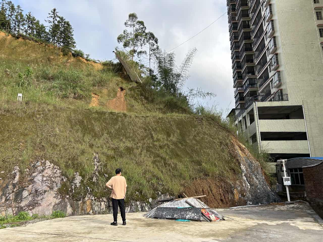 新江镇开展汛期地质灾害点巡查工作.png