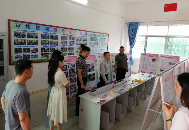 “市级毒品预防教育示范学校”评估验收组到翁源县开展评估验收工作.jpg