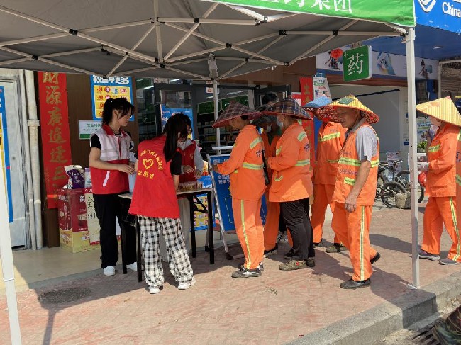 新江镇开展2023年“夏日送清凉”.jpg