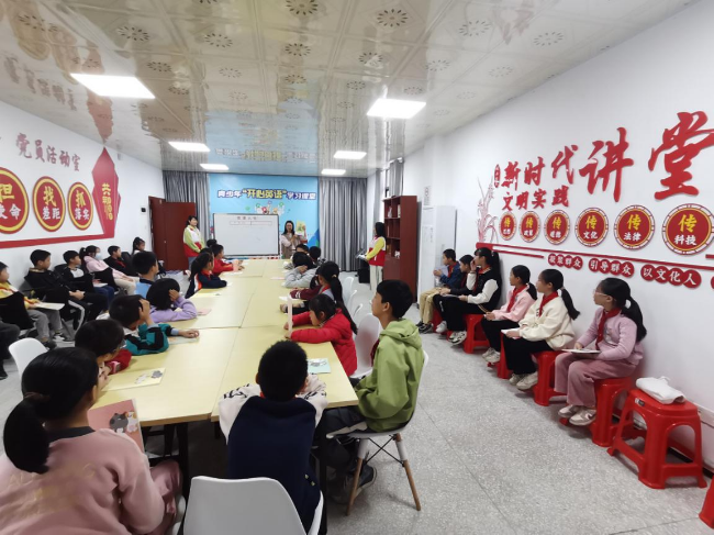 龙仙镇城西社区开展青少年“开心英语学习课堂活动.png