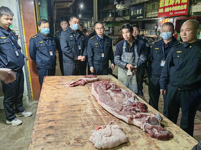 突查!严厉打击生猪屠宰违法行为~1.jpg