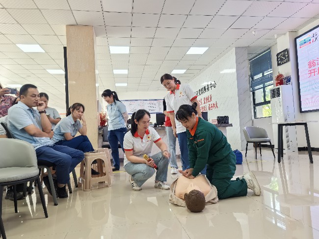 龙仙镇八泉社区组织开展应急救护知识和技能培训活动.jpg