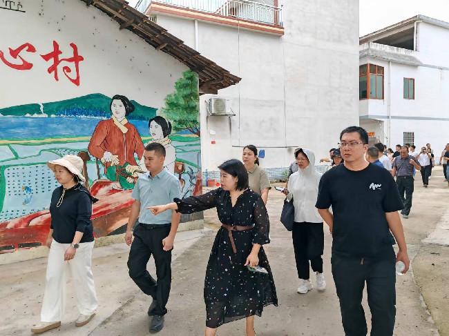 对标先进,取经问道——龙仙镇赴南雄市参观学习“百千万工程”典型村培育工作.jpg