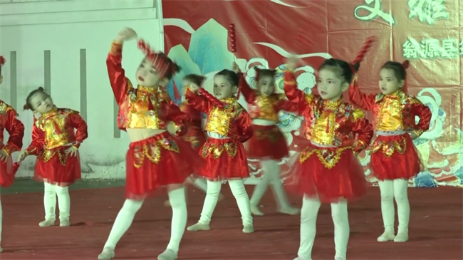 文雅翁城 迎春送福文艺晚会.mp4_20241230_193819.166.jpg