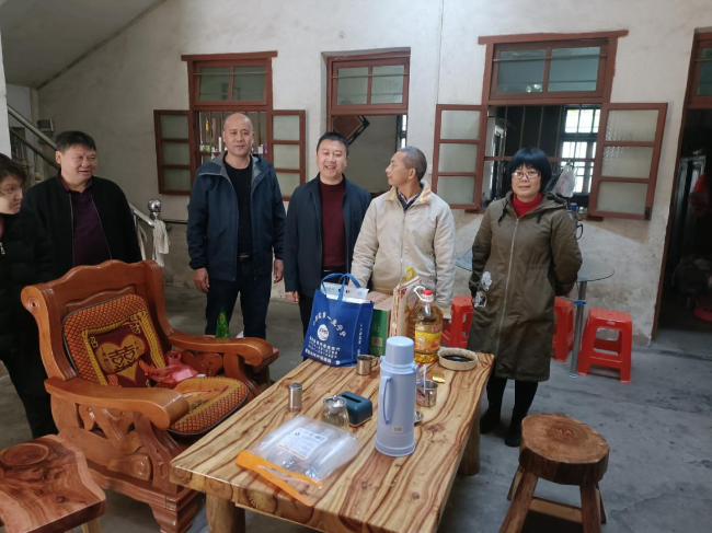 寒冬送暖,情满江尾江尾镇开展困难群众慰问活动.png