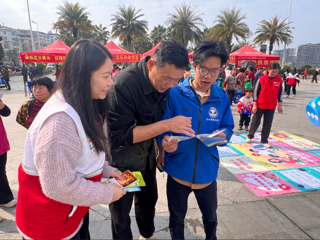 龙仙镇开展“千家万户齐承诺 不让毒品进我家”禁毒宣传活动.png