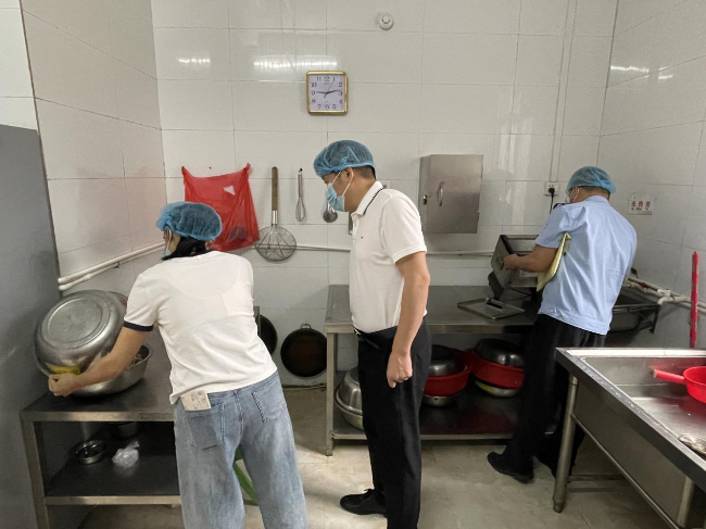 龙仙镇开展端午节前校园食品安全检查2.png
