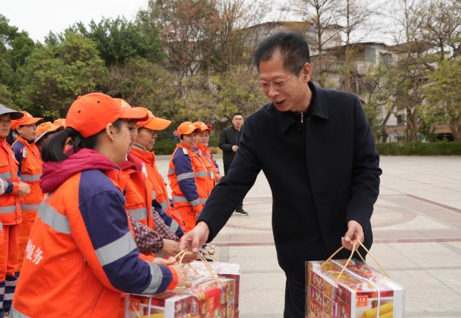情暖新春!高忠看望慰问春节期间一线值班人员