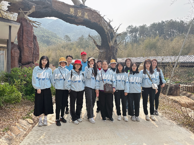 6巾帼心向党 奋进新征程——县委党校举办庆祝“三八”妇女节活动.png