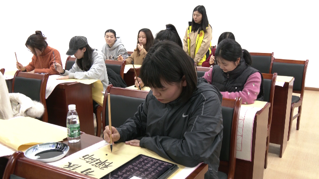翁源县举办2023年“墨香润桃李”书法教[00_01_40][20230401-114218].png
