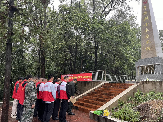 铁龙镇开展“我们的节日&middot;清明”祭英烈志愿服务活动.png