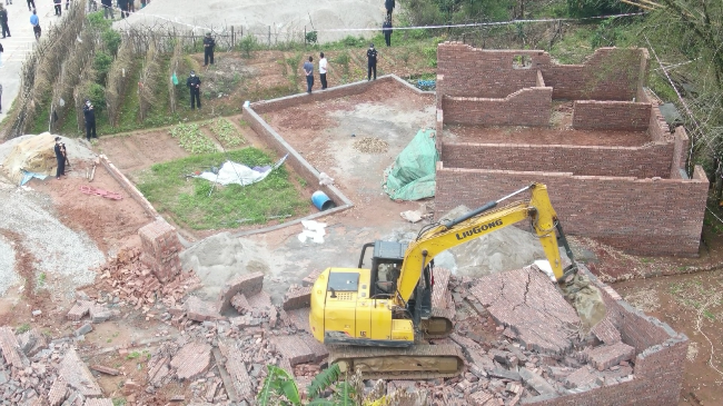 零容忍！翁源县城一处违建被依法拆除[00_00_52][20230412-170050].png
