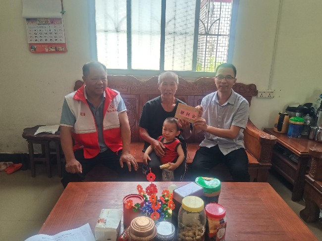 江尾镇开展“七一”走访慰问活动.png