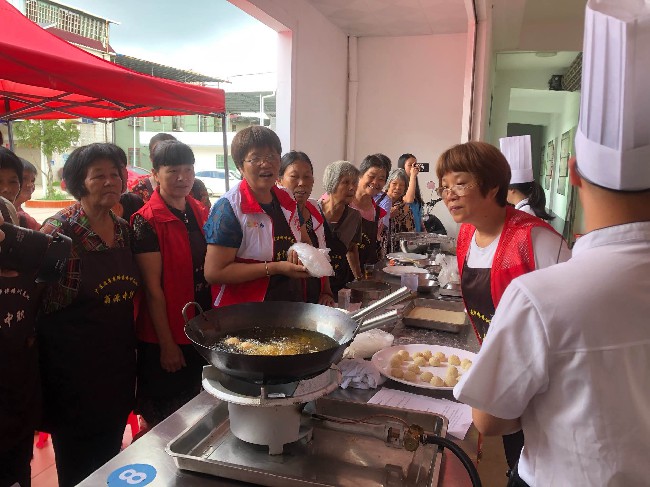 翁城镇开展“粤菜师傅”送教下乡培训.jpg