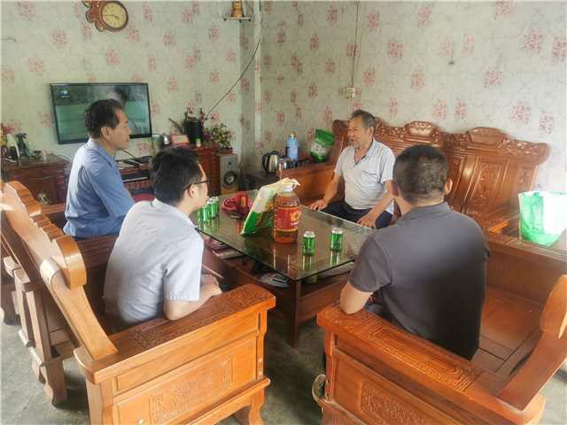 “八一”慰问暖心窝 情真意切送关怀.jpg