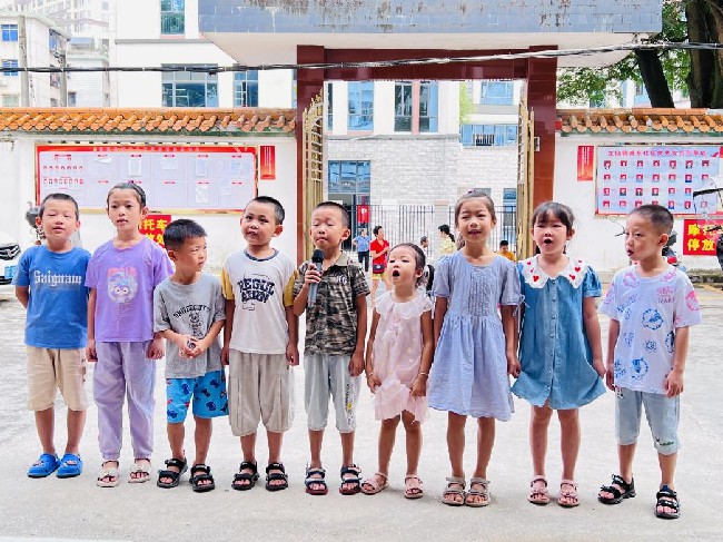 龙仙镇城东社区开展“童心向党  护航成长”暑期关爱未成年人志愿服务活动.jpg