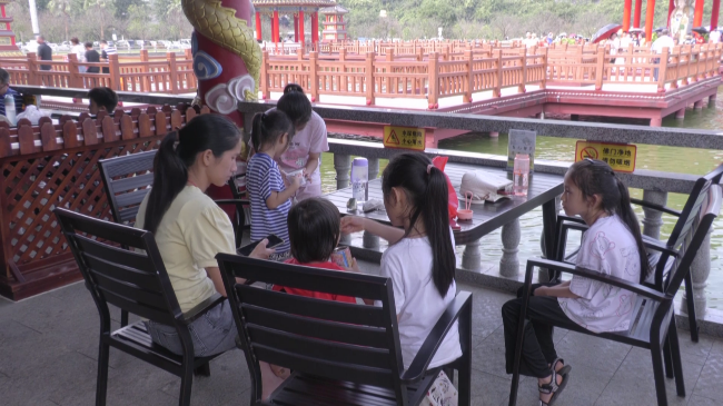 长假第五天  东华山风景区游客络绎不绝[00_00_52][20231003-163928].png