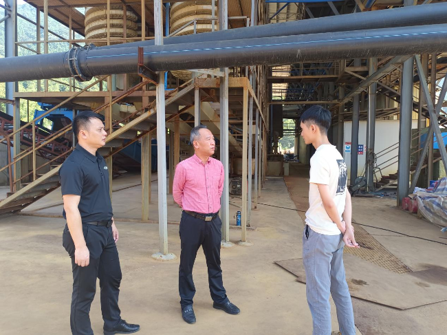 铁龙镇邀请县发改部门业务骨干深入企业 指导推进项目落地建设工作.png