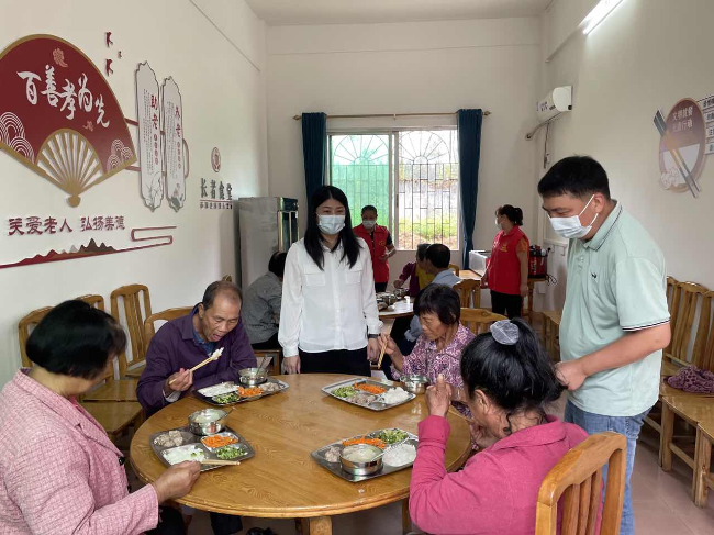 周陂镇礤下社区长者饭堂试运营.png