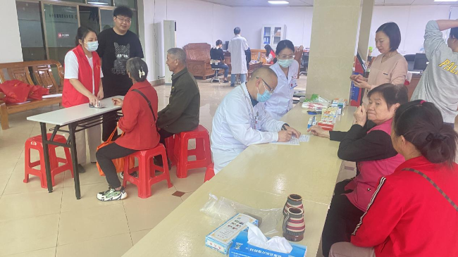 铁龙镇：爱心义诊送健康 禁毒宣教在行动2.png