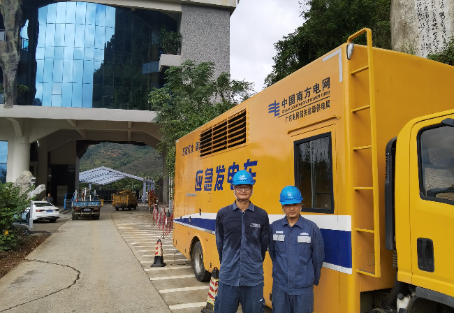 现场值守保供电。段伟洋 摄.jpg