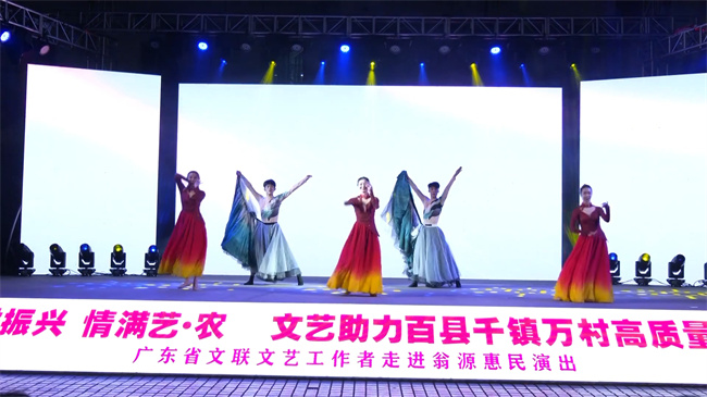 广东省文联文艺工作者走进翁源县翁城镇开展惠民演出活动.mp4_20231201_182232.998.jpg