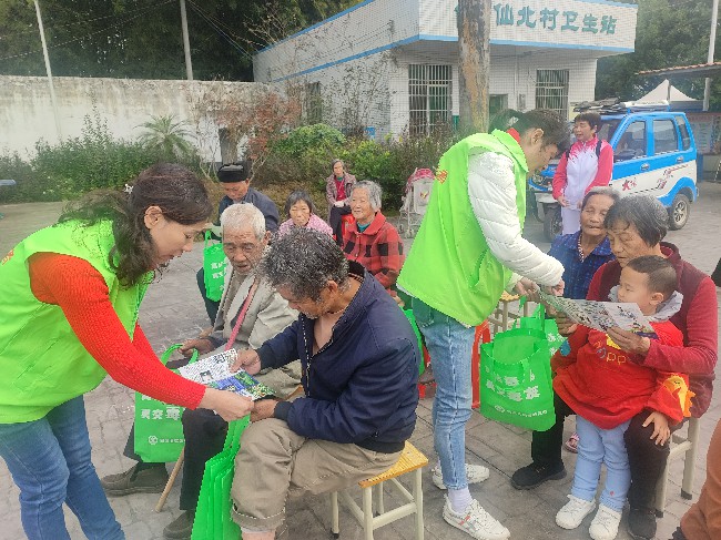 翁源县：禁毒宣传进农村 毒品知识入民心.jpg