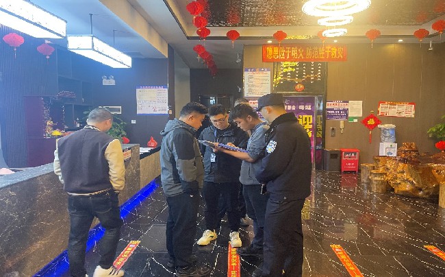 翁城镇开展夜查筑牢节日安全防线图片 1.jpg