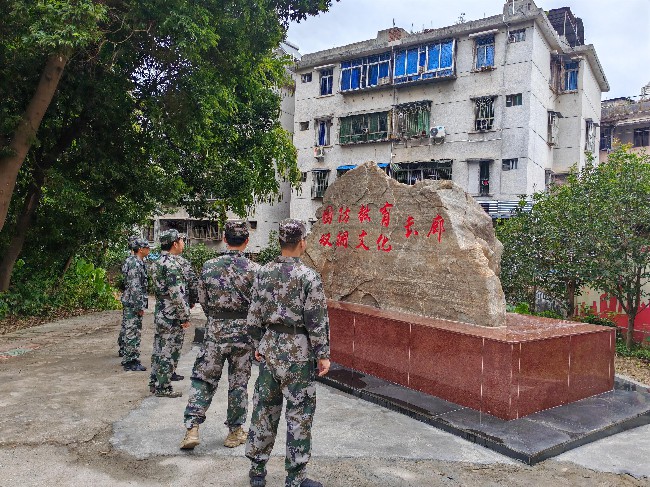 龙仙镇：爱国教育 双拥相伴.jpg