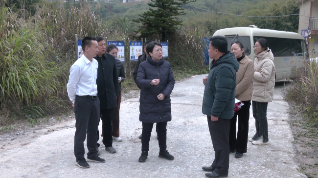 翁源县委副书记雷东晖到铁龙调研[00_00_42][20240122-165900].png