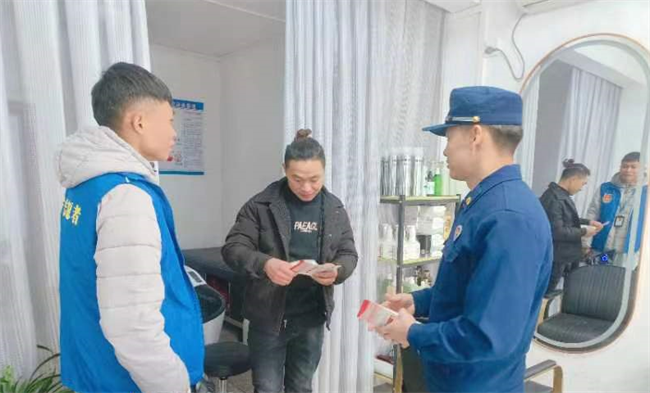江尾消防走进商铺开展消防安全宣传.png