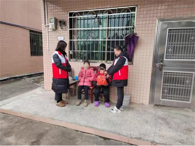 【关爱未成年人】铁龙镇开展寒冬关心慰问困境儿童活动.png