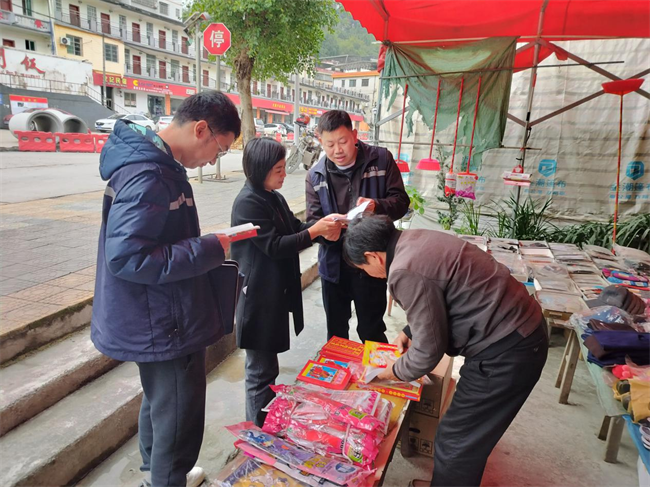 【扫黄打非】铁龙镇开展春节前文化市场排查整治行动.png