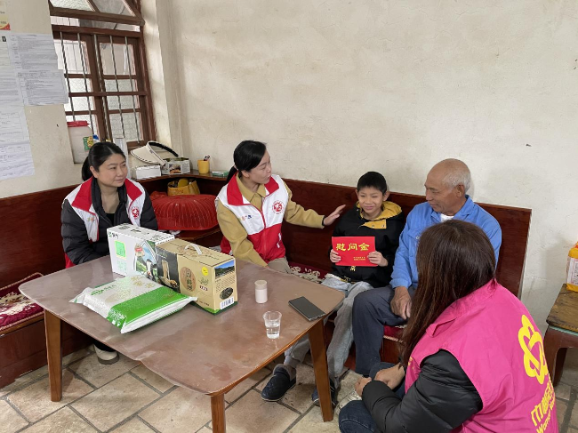 新春 暖人心--县妇联节前到周陂镇走访慰问困境妇女儿童.png