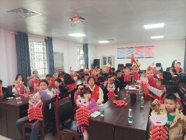 江尾镇“我们的节日&middot;春节新年鞭炮DIY手工活动.jpg