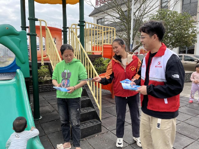 江尾镇：进村入户宣传 筑牢反诈防线.jpg