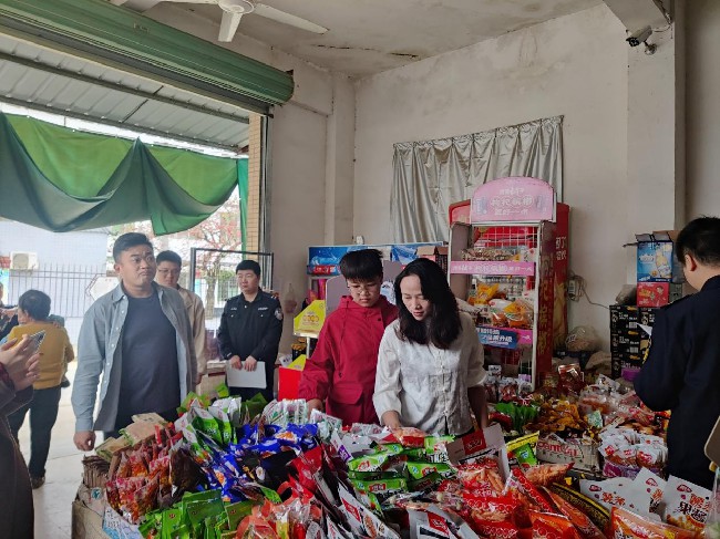 护航开学季 翁城镇开展春季校园安全检查.jpg