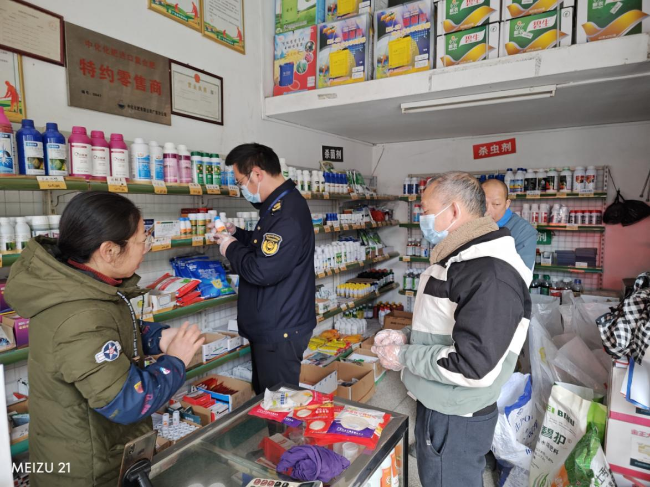 江尾镇开展春耕期间农资门店专项检查 .png