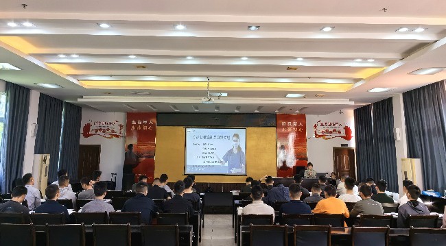 关爱退役军人 从“心”开始 县总工会开展退役军人心理健康讲座.jpg