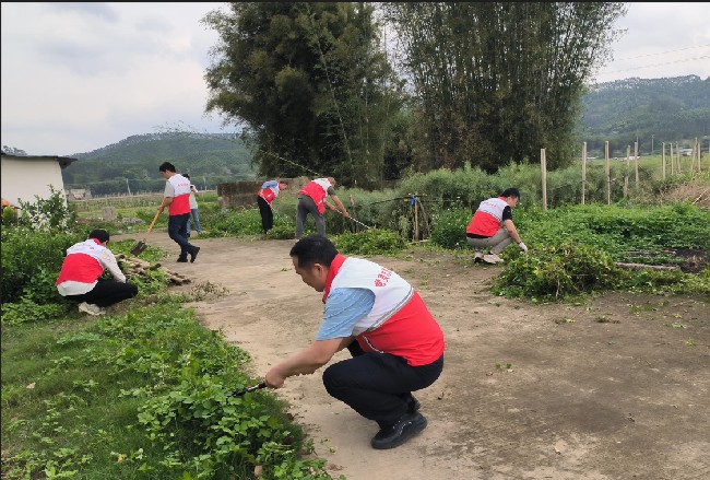 人居环境“齐整治” 绿美乡村“展新颜”.jpg
