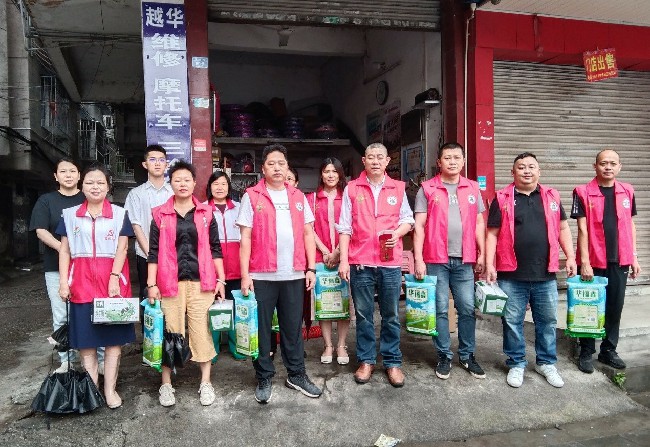 龙仙镇：慰问关怀暖童心 凝心聚力促成长.jpg