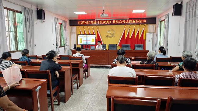 江尾镇妇联组织开展“巾帼普法乡村行”.jpg