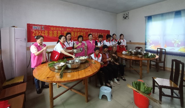 铁龙镇龙集村开展“粽叶飘香迎端午，民俗.jpg
