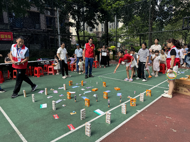 龙仙镇城西社区开展“快乐过暑假 彩汇梦想圈”亲子游园活动1.png