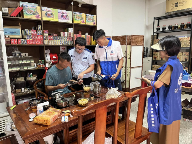 江尾镇：禁毒宣传进物流 守好寄递“安全门”.png