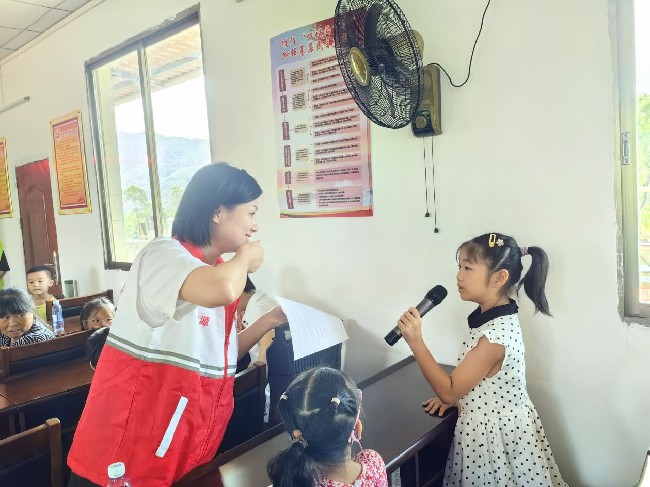龙仙镇蓝青村开展“少年儿童心向党 真情相伴护成长”暑期儿童关爱活动.jpg