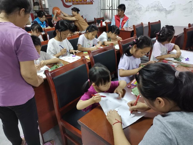 江尾镇开展“少年儿童心向党 真情相伴护成长”暑期儿童关爱服务系列活动.jpg