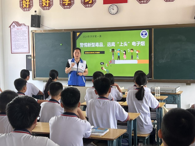 龙仙镇：“开学第一课”禁毒教育护成长.png