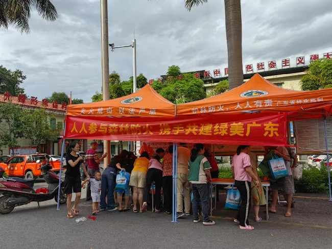 筑牢绿色防线，共守森林安全——坝仔镇开展森林防灭火宣传活动.jpg